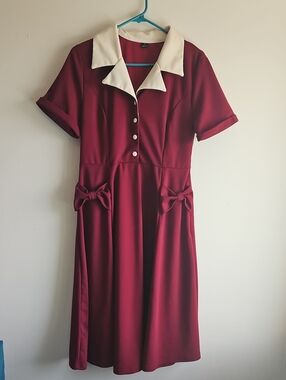 Vintage-Inspired Burgundy Dress with Contrast Collar